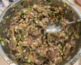 A picture of step 2 of Peeled Chili Cabbage Pork Dumplings.
