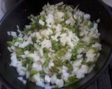 Foto del paso 2 de la receta: Canastas de zapallito, cebolla, queso y tomate