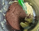Gambar langkah 2 resipi Biskut Coklat Sedap 4 Bahan.