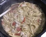 Une image de l'étape 10 de Tagliatelles au poulet tomates et sauce roquefort.