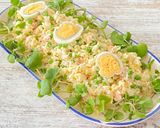 Une image de l'étape 4 de Salade de riz au thon et aux œufs.