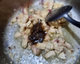 A picture of step 2 of Chicken tikka macaroni.