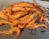 Une image de l'étape 1 de Crevettes sauvages aux poivrons, champignons et épices.