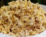 A picture of step 3 of Whip cream popcorn.