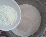 Foto del paso 3 de la receta: Bollitos rellenos de queso 🤤🍘