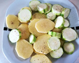 Foto del paso 1 de la receta: Lubina con patatas y calabacín
