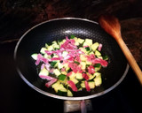 Foto del paso 3 de la receta: Huevos sobre calabacín con jamón curado