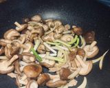 洋蔥炒蠔油香菇的食譜步驟2照片