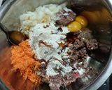 Foto langkah ke 1 dari resep Beef patty saus lada hitam.