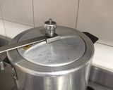 Foto del paso 3 de la receta: Chicharrones en olla express