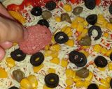 صورة لخطوة 6 من وصفة بيتزا بسجق 😋😋😋