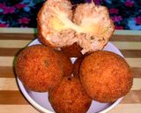 சிக்கன் உருளைக்கிழங்கு சீஸ் உருண்டை / chicken potato cheese balls recipe in tamil) ரெசிபி ஸ்டேப் 8 புகைப்படம்