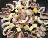 Foto del paso 2 de la receta: Pechugas de Pollo c/salsa de puerros cebollas y ajos