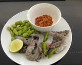 A picture of step 1 of Stir-fried Stink Bean and Prawn.