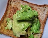 Foto langkah ke 5 dari resep Avocado Egg Toast.