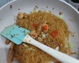Foto langkah ke 6 dari resep Bihun Goreng Udang Sosis ala anak Kos.