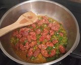 Foto del paso 1 de la receta: Macarrones con chorizo y tomate. 🍝