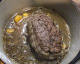 Une image de l'étape 14 de Rôti de cerf mariné, carottes jaunes et sauce brune.
