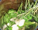 Foto del paso 1 de la receta: Tempero Caseiro Verde  com Talos de Salsa- Condimento Casero de Hierbas Verdes
