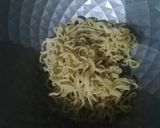 Foto langkah ke 2 dari resep Mie Gulung Sosis.