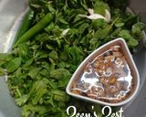 A picture of step 2 of Walnut Mint Chutney.