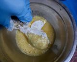 Foto del paso 3 de la receta: Pollo frito, fácil y rápido a su tiempo🫶