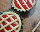 Foto del passaggio 4 della ricetta Crostatine di frolla all'olio con crema alle fragole homemade
