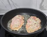 Foto langkah ke 2 dari resep Baked Chicken with Mushrooms, Spinach & Red Bell Pepper.