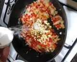 Foto del paso 6 de la receta: Bacalao y merluza con tomate ensayando para Semana Santa