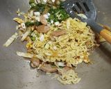 Foto langkah ke 6 dari resep Mie Goreng SatSet.