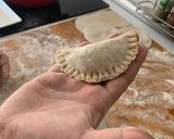 Foto del paso 5 de la receta: Tortellini de carbonara, setas y lima, rellenos de acelgas, cacahuete, aceituna, mozzarella