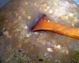 A picture of step 4 of Mac chicken oats meal soup.