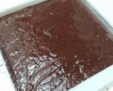 Foto langkah ke 3 dari resep Eggless Chocolate Cake (Kue Potong).