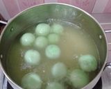 Foto langkah ke 4 dari resep Klepon Ketan Gula Merah.