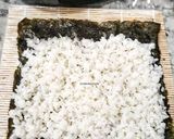 Foto langkah ke 3 dari resep Simple Maki Sushi Roll.