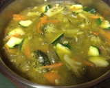 Foto del paso 2 de la receta: Arroz meloso de habas, zanahoria, calabacín y brócoli