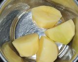 A picture of step 2 of Potato And Tomato Pulao.