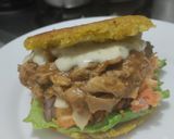 Foto del paso 16 de la receta: Arepa🥯de mazorca🌽rellena de pollo🍗, ensalada y salsa🍎tártara liviana🧆🥙🫓