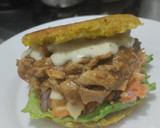 Foto del paso 16 de la receta: Arepa🥯de mazorca🌽rellena de pollo🍗, ensalada y salsa🍎tártara liviana🧆🥙🫓