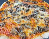 A picture of step 8 of Mushroom Pizza.