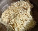 વેજ. હક્કા નુડલ્સ (Veg Hakka Noodles Recipe In Gujarati) રેસીપી સ્ટેપ1ફોટો