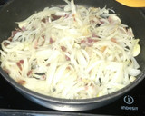 Foto del paso 1 de la receta: Coles de bruselas con cebolla y jamón serrano