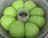 Foto langkah ke 5 dari resep Roti Kukus Pandan (isi cokelat) ✨.