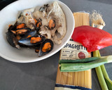 Foto del paso 1 de la receta: Espaguetis con bechamel marinera(de aprovechamiento)