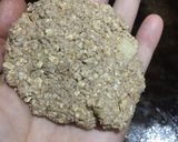 Foto del paso 3 de la receta: Galletas de avena y cocosin harina y sin horno
