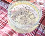 Une image de l'étape 1 de Eau rafraîchissante aux graines de chïa et citron.