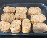 Foto del paso 1 de la receta: Torrijas de flan y pan integral