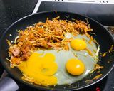 รูปขั้นตอนการทำที่ 2 ของ ผัด มาม่า แฮมใข่ ทำง่ายอร่อยด้วย