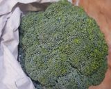 Foto langkah ke 1 dari resep Tumis Broccoli & Tomat Cherry.