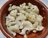 Foto del paso 2 de la receta: Coliflor al vapor (2 sabores) en cazuelas